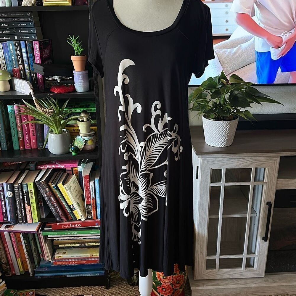 Perceptions New York Size 12 Black and white shirt dress floral print